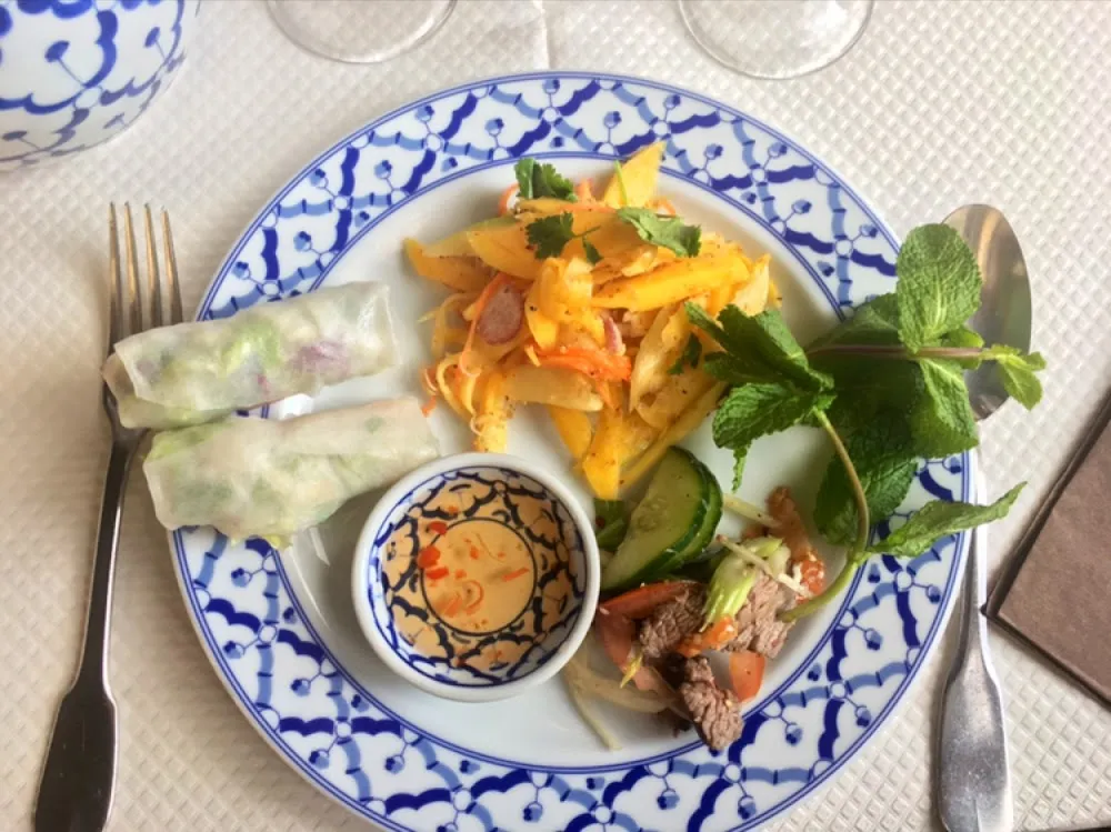 Buffet Salade de Mangue Spring Roll Salade de Boeuf
