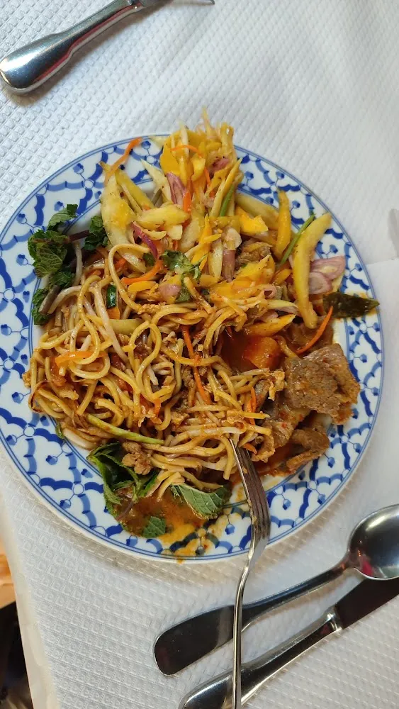 Nouilles Sautées Boeuf Curry Salade de Mangue